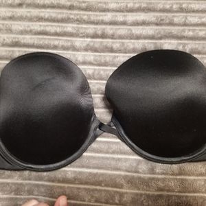 💜 B2G1 GUC Wacoal 34D strapless bra w/ underwire no straps included.